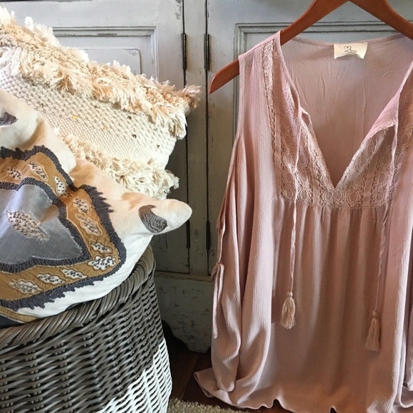 LAST TWO! NWT Dusty Pink Lace Tassel Blouse Top - Picture 3 of 6